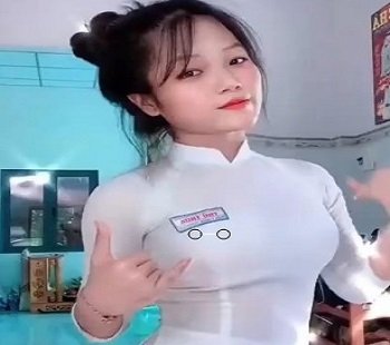 Em THPT quay clip thủ dâm cực sướng